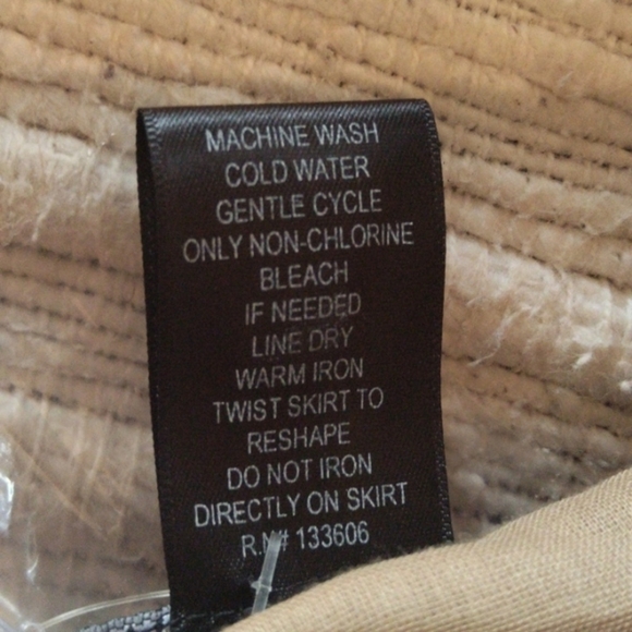 NWT Plus Size Ladies Designer Dress - Picture 7 of 17